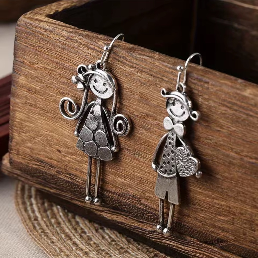 Silver Dangle Earrings – Cute Couple Design
Boy and girl - Picture 3 of 12